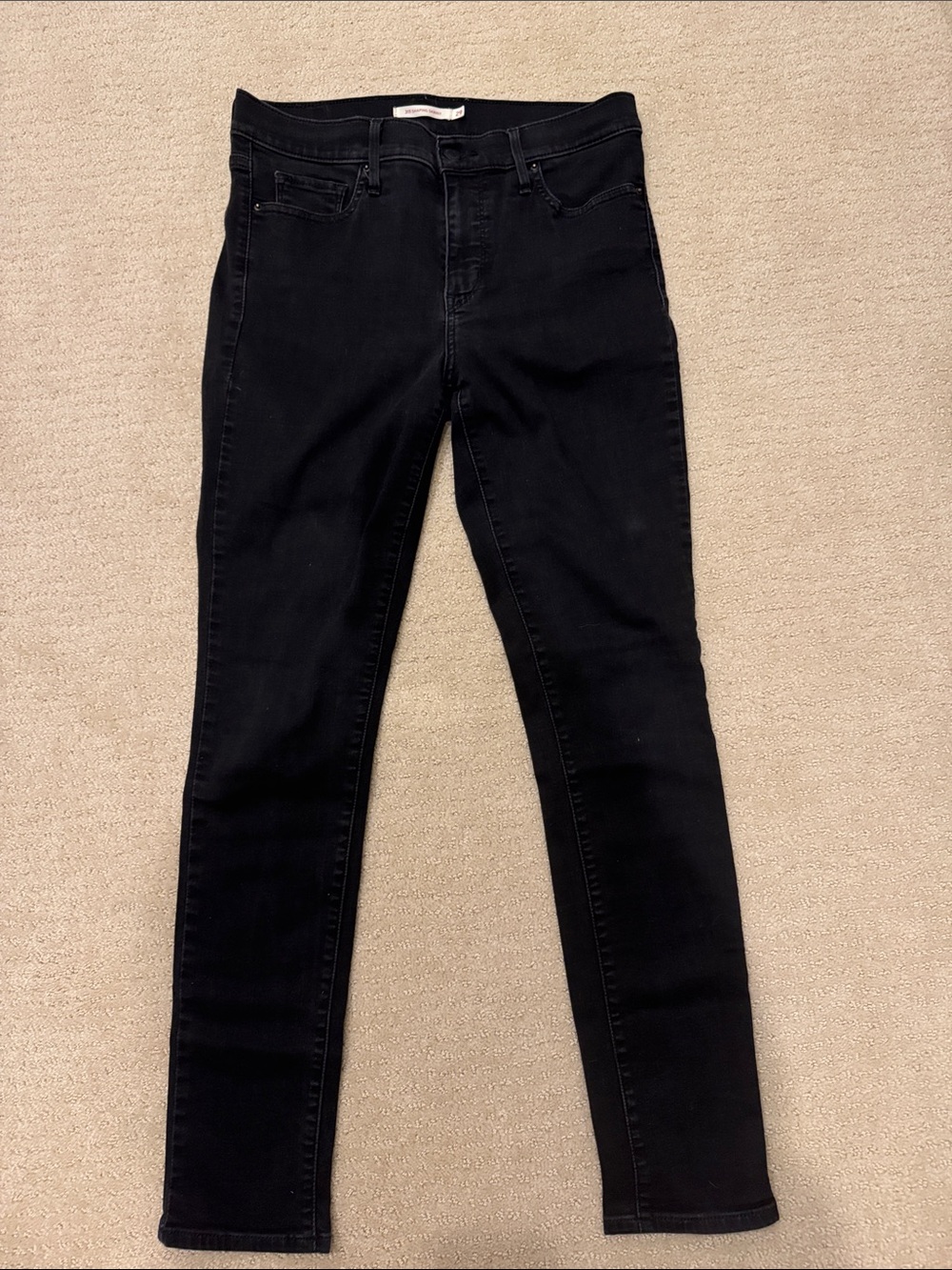 Levi's Black Skinny Jeans - Sleek Stretch Denim